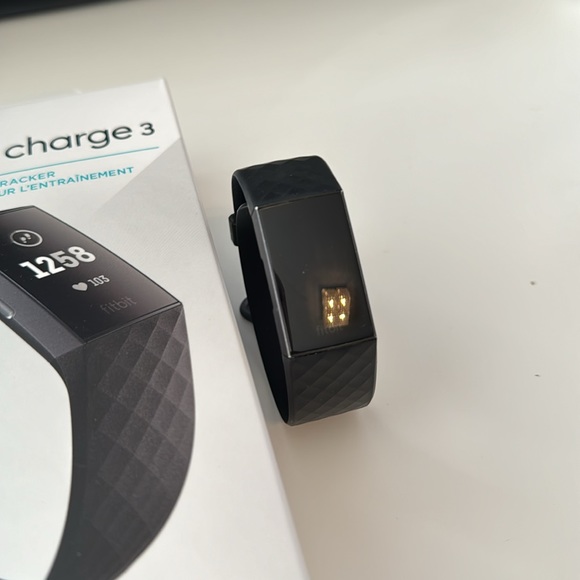 Fitbit charge 3 - Picture 2 of 2
